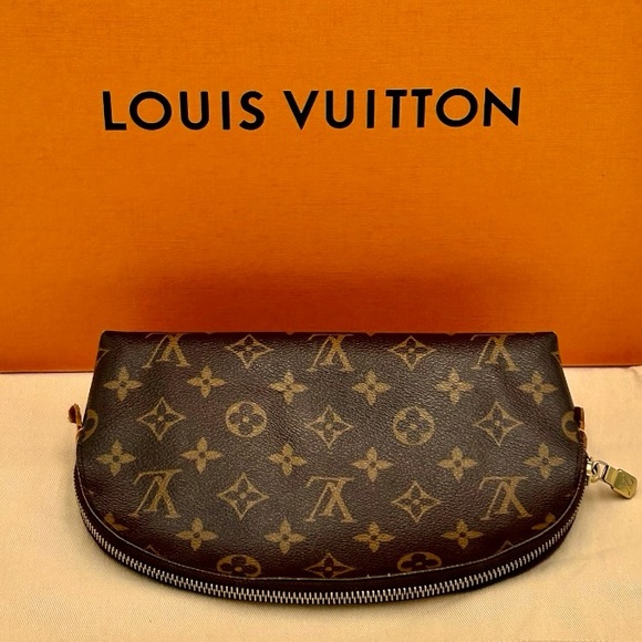 LOUIS VUITTON Monogram Cosmetic Pouch GM - Picture 9 of 11